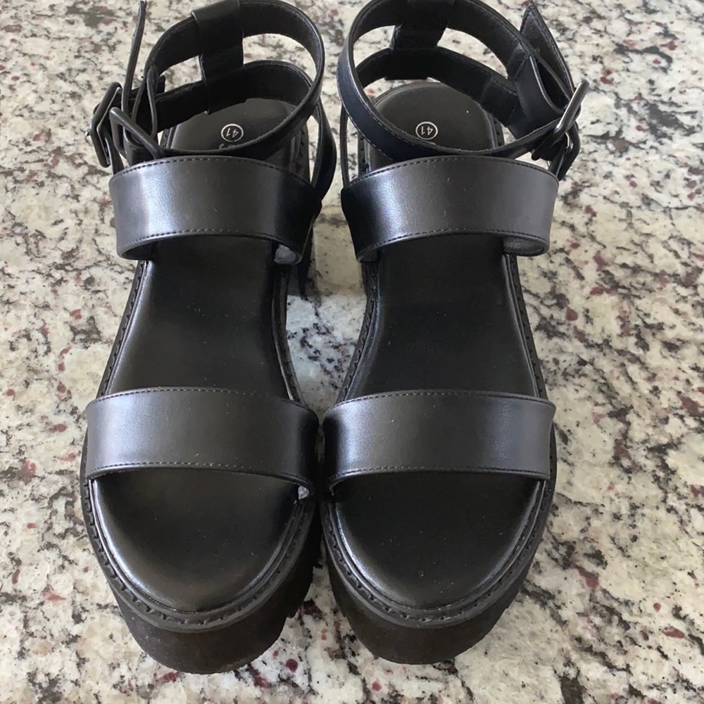 Platform sandals